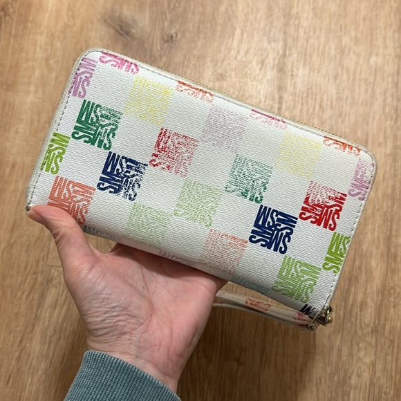 STEVE MADDEN | White Full Zip Wallet - Picture 2 of 7